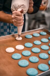 Easy Chocolate and Vanilla Macarons Recipe pexels chrissykrueger 29679344