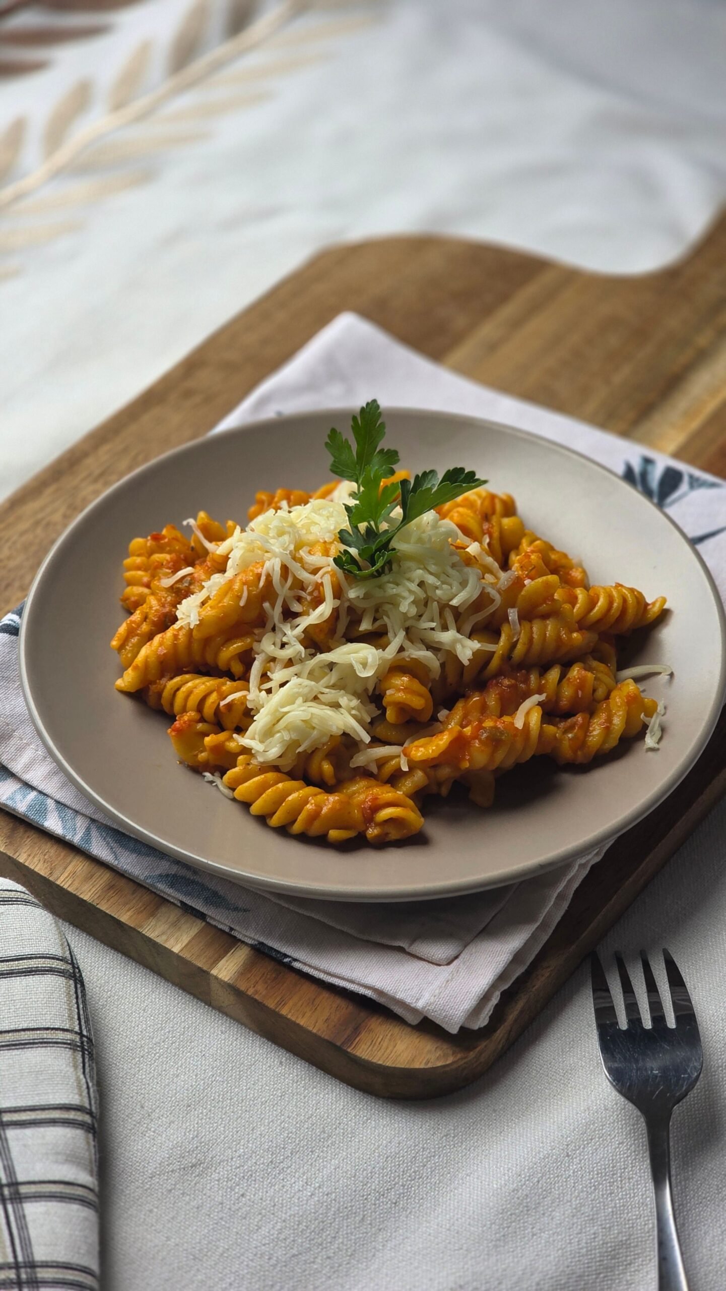 Easy Cheesy Tomato Fusilli Pasta for Dinner pexels nour alhoda 2151678059 32848457